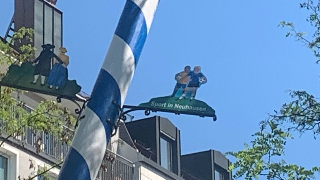 Der neue Maibaum auf dem Rotkreuzplatz - da samma dabei!