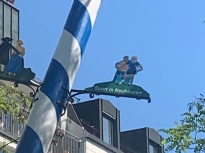 Der neue Maibaum auf dem Rotkreuzplatz - da samma dabei!