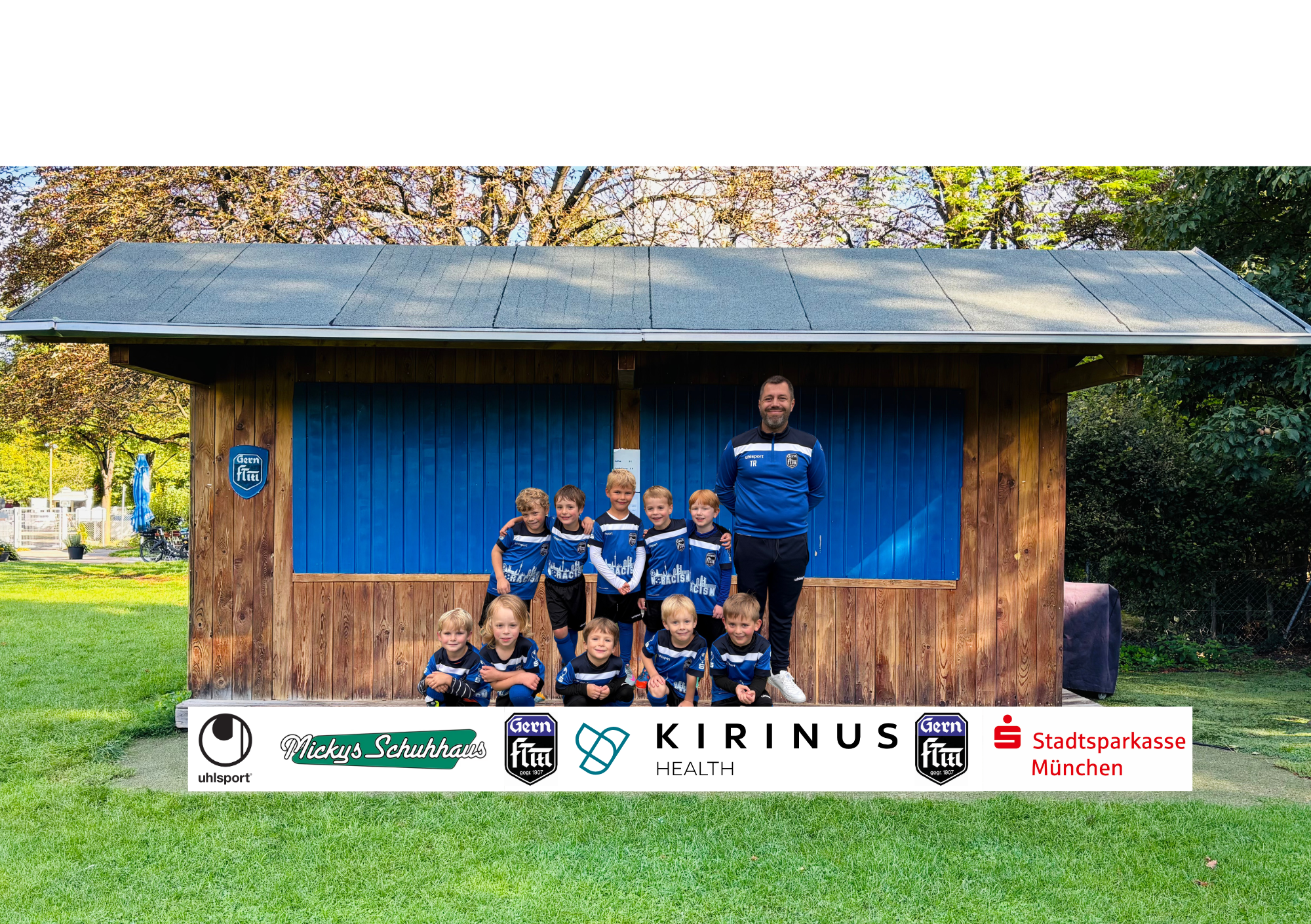 Teambild der U6 mit 10 Kindern und 1 Erwachsenen in blauer Uniform des FT Gern